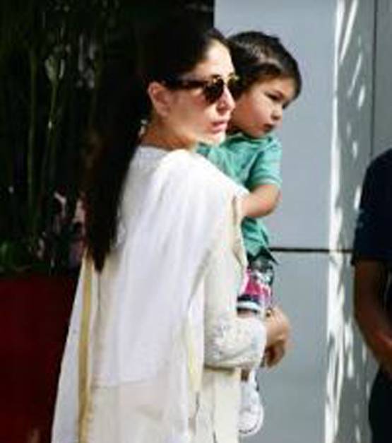 करीना और करिश्मा ने सेलेब्रेट किया मां का बर्थ डे, तैमूर भी आए नज़र