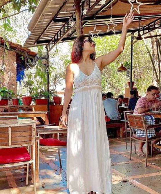 टीवी कपल का गोवा हॉलिडे, पति संग देबिना ने सेलिब्रेट किया बर्थडे