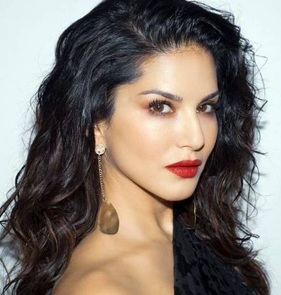 सनी लियोनी का पति संग वीडियो वायरल, बैन को लेकर चर्चा में टिक टॉक