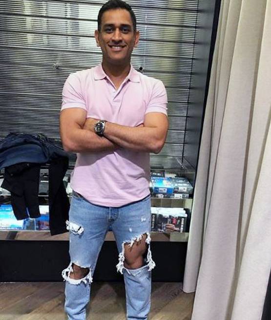 15 साल में यूं बदलता गया धोनी का लुक, PAK प्रेसिडेंट भी थे मुरीद