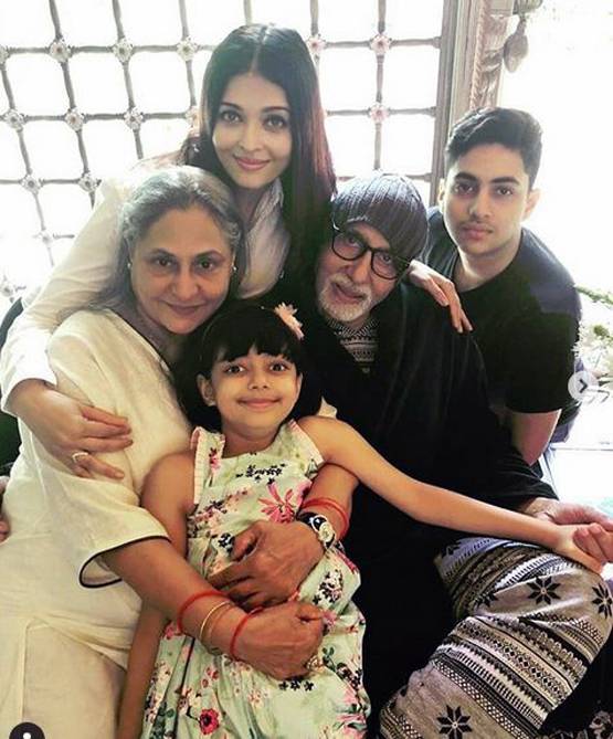 बर्थडे पर बेटी श्वेता नंदा संग डिनर डेट पर गईं जया बच्चन, Photos