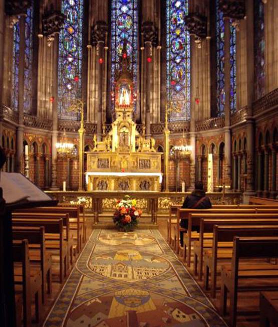 200 साल की मेहनत से तैयार हुआ था ये चर्च, आग ने किया खाक