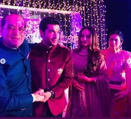 घोड़ी चढ़े टीवी एक्टर शरद मल्होत्रा, रिप्सी भाटिया संग लिए 7 फेरे