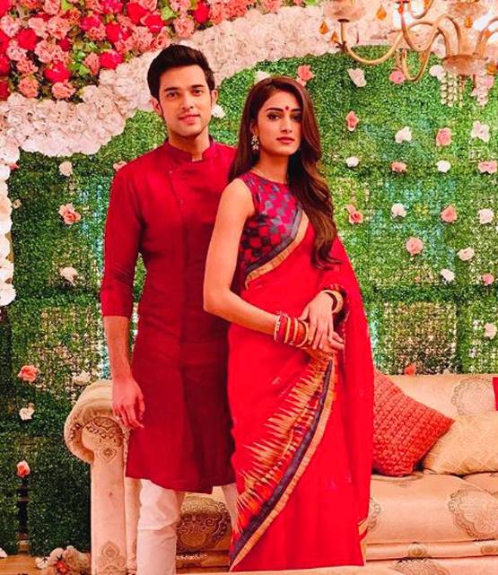 मोनॉकनी में कसौटी स्टार एर‍िका, ब‍िकिनी में ह‍िना खान की पूल मस्ती