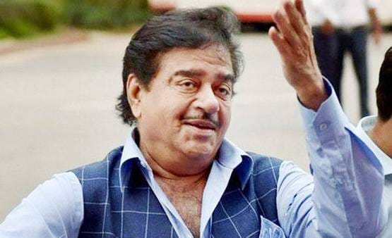 जब शत्रुघ्न सिन्हा को मारते ही जा रहे थे अमिताभ, शशि कपूर ने छुड़ाया