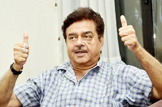 जब शत्रुघ्न सिन्हा को मारते ही जा रहे थे अमिताभ, शशि कपूर ने छुड़ाया