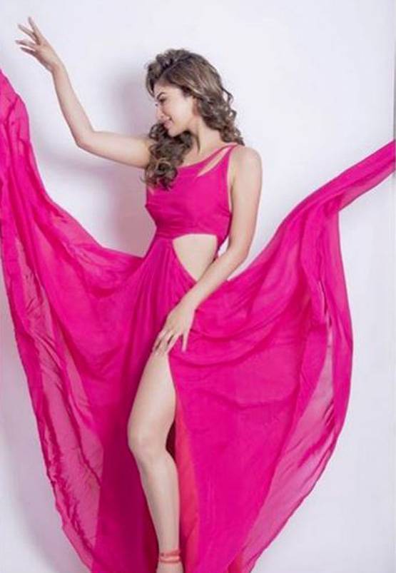 PHOTOS: गॉर्जियस ब्यूटी हैं मौनी रॉय, फोटोशूट में दिखा ग्लैमरस लुक