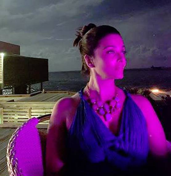 मालदीव से लौटे अभिषेक-ऐश्वर्या, एयरपोर्ट पर थकी नजर आईं आराध्या