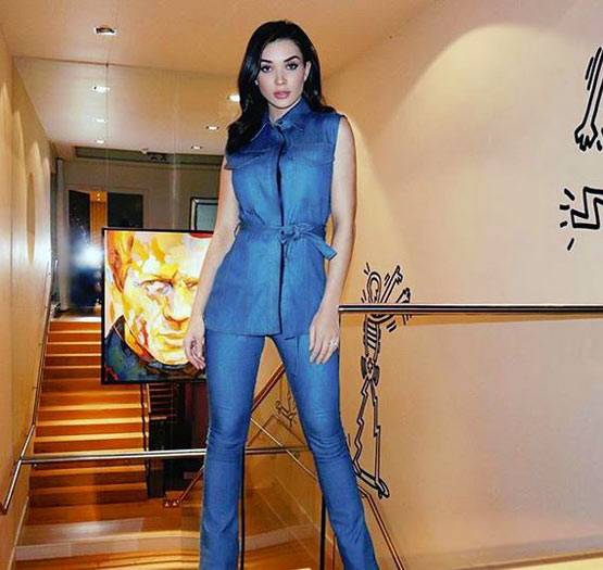 बॉयफ्रेंड संग इस अंदाज में नजर आईं एमी जैक्सन, दिख रहा बेबी बंप