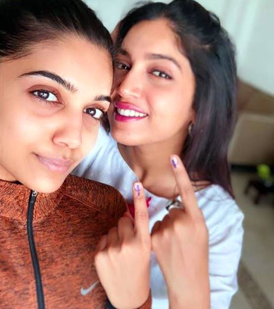 बेटे अभ‍िषेक, बहू ऐश्वर्या संग वोट डालने पहुंचे अमिताभ-जया, PHOTOS