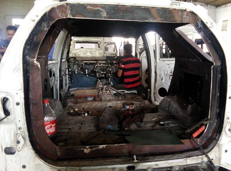 3 महीने की मेहनत और लाखों रुपये खर्च, तब तैयार होती है बुलेटप्रूफ कार