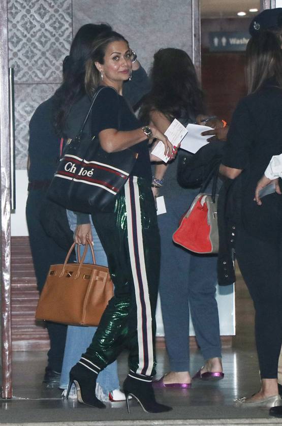 अमृता अरोड़ा संग लंदन हॉलीडे पर न‍िकलीं करीना, एयरपोर्ट पर हुईं स्पॉट