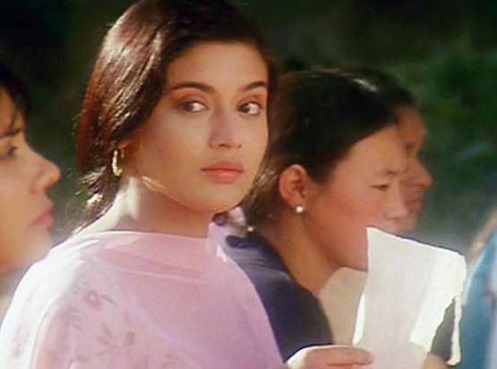 अब ऐसी दिखती हैं नेहा, 21 साल पहले बॉबी देओल संग किया था डेब्यू