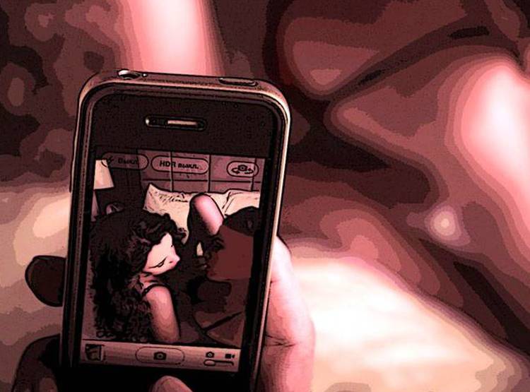 कॉलगर्ल के चक्कर में टीचर को फंसाया, MMS बनाकर गैंग ने क‍िया ब्लैकमेल