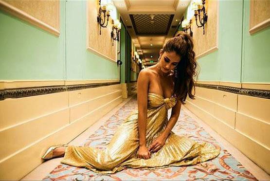 दिशा पाटनी का 'गोल्डन गाउन' में फोटोशूट, वायरल हुई ये तस्वीरें