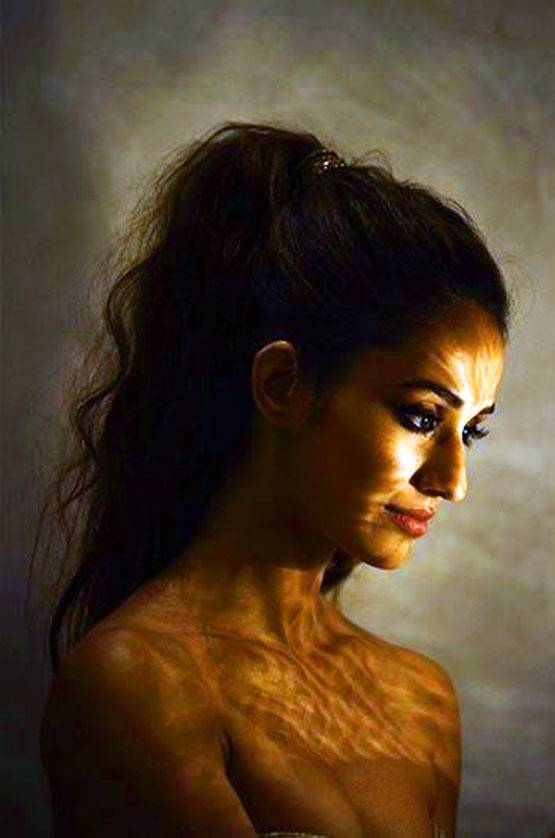 दिशा पाटनी का 'गोल्डन गाउन' में फोटोशूट, वायरल हुई ये तस्वीरें