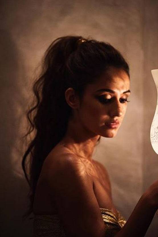 दिशा पाटनी का 'गोल्डन गाउन' में फोटोशूट, वायरल हुई ये तस्वीरें