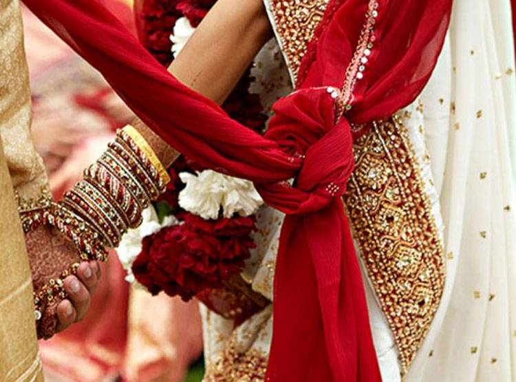 फेरे से पहले दूल्हे के व्हाट्सऐप पर आई अश्लील फोटो, शादी टूटी