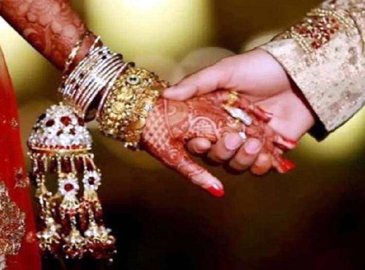 लव मैर‍िज के बाद पत‍ि का बदला रुख, दोस्तों से र‍िलेशन बनाने का डाला दबाव