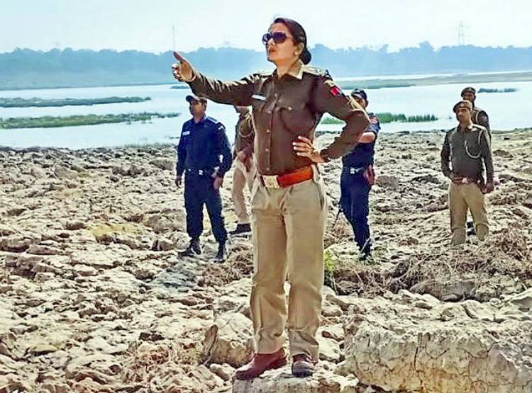 इस IPS के नाम से बीहड़ में कांप उठते हैं डकैत, ऐसी है कहानी