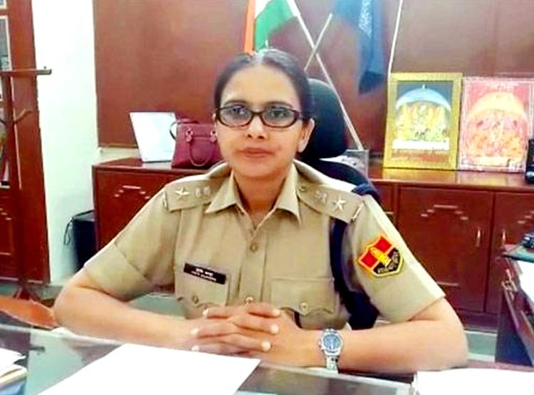 इस IPS के नाम से बीहड़ में कांप उठते हैं डकैत, ऐसी है कहानी