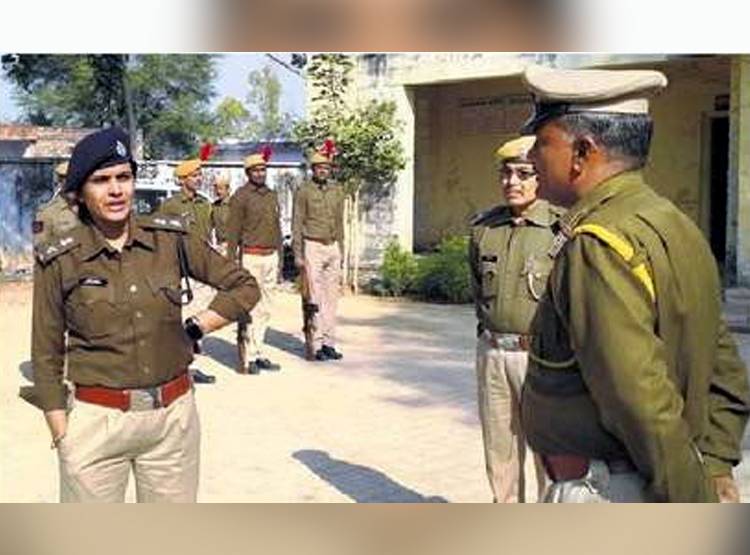 इस IPS के नाम से बीहड़ में कांप उठते हैं डकैत, ऐसी है कहानी