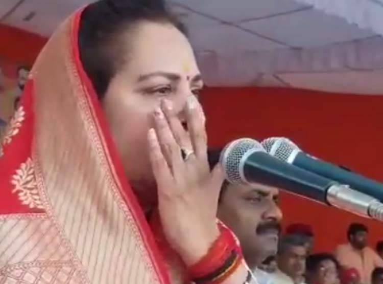 जब फूट-फूटकर रोईं जया प्रदा, आंसू पोंछते हुए आजम खान को कोसा