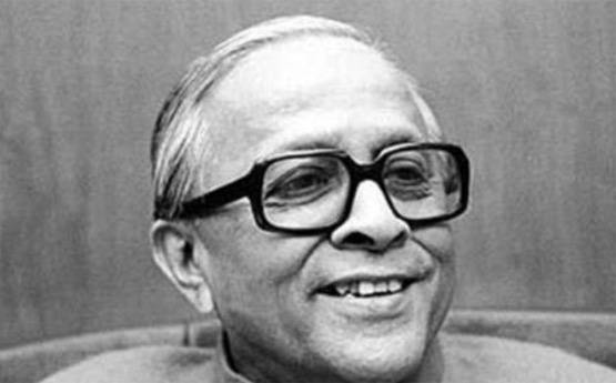 देश के वो CM और PM, जो सबसे ज्यादा समय तक कुर्सी पर रहे काबिज