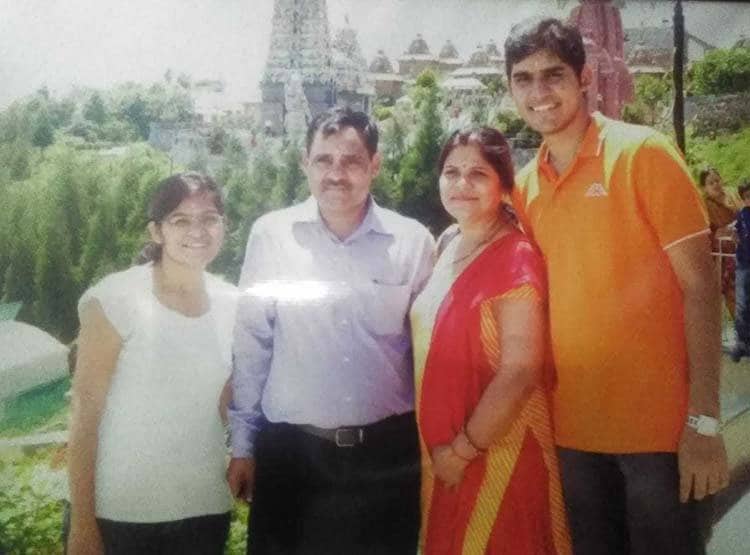 UPSC: बिना कोचिंग पहले अटेंप्ट में किया टॉप, ये है कनिष्क की कहानी