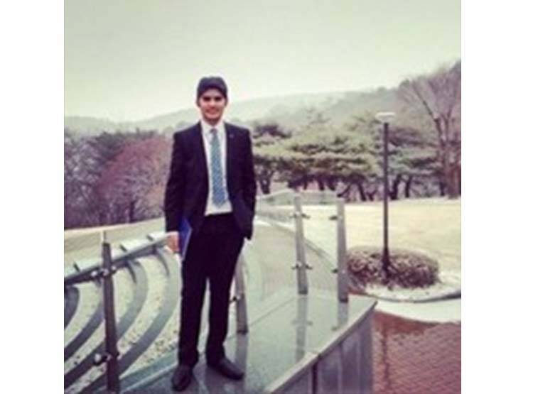 UPSC टॉपर ने कहा- GF ने की मदद, लोग बोले- इसके लिए हिम्मत चाहिए