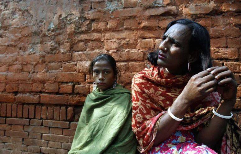 रेल यात्रा के दौरान किन्नर से सामना, वसूली करते धरे गए 73 हजार