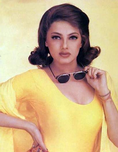 अंडरवर्ल्ड से लेकर ड्रग्स तस्करी तक, ऐसे विवादों में रहीं ममता कुलकर्णी