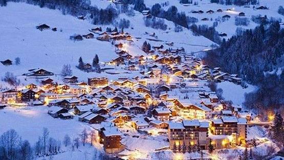 गर्मी की छुट्टियों में घूमने के लिए ये हैं 32 सबसे शानदार जगह