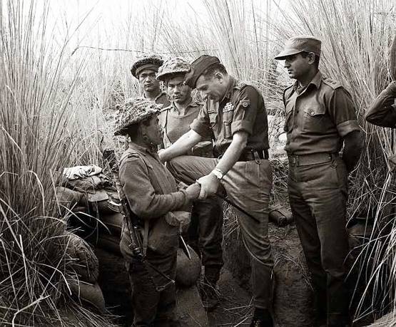 मानेकशॉ: सेना के वो अफसर, जिन्होंने बटालियन को भेज दी थीं चूड़ियां