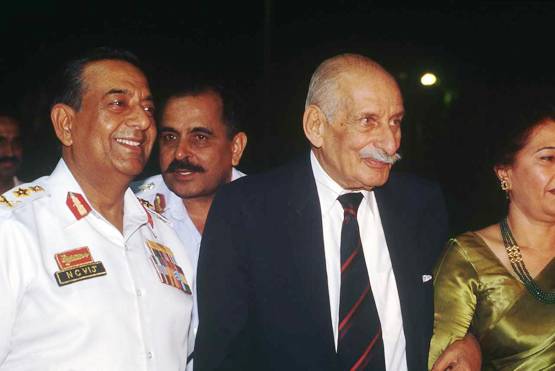 मानेकशॉ: सेना के वो अफसर, जिन्होंने बटालियन को भेज दी थीं चूड़ियां