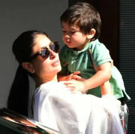 करीना और बेटी समायरा संग करिश्मा की क्यूट सेल्फी, वायरल