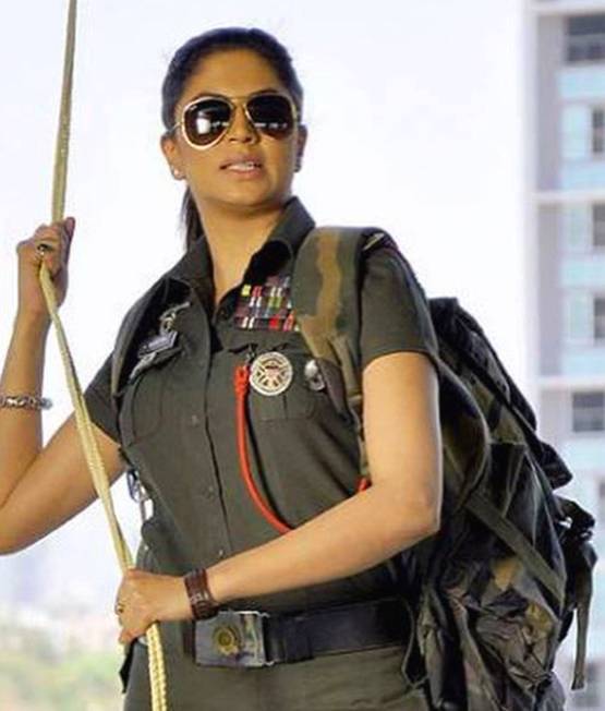 कविता कौशिक ने पति संग किया योगा, तस्वीरें दे रही हैं फिटनेस गोल्स