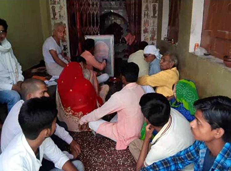 यहां बना पीएम मोदी का 'मंद‍िर', भक्तों ने रखे नौ द‍िन का व्रत