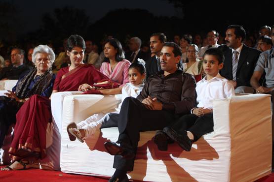 जब कैमरे में कैद हुए प्रियंका गांधी के बच्चे, 10 PHOTOS में देखें