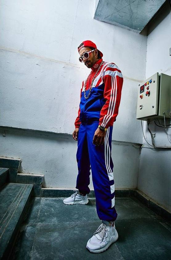 रणवीर सिंह का FUNNY फोटोशूट, वायरल हो रही तस्वीरें