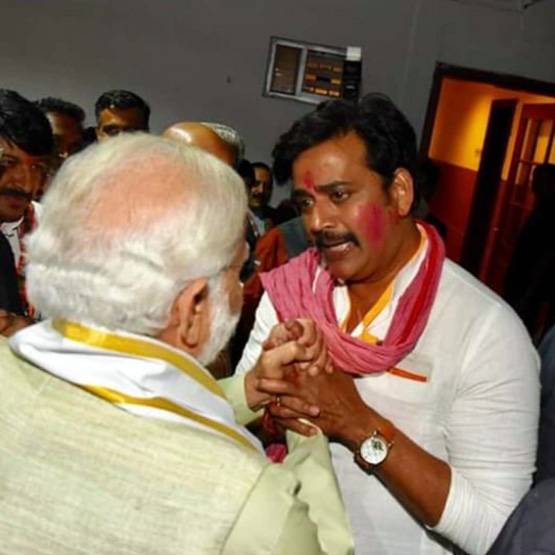 नहीं ये फिल्म सेट नहीं, गोरखपुर में रवि किशन के नामांकन की तैयारी है