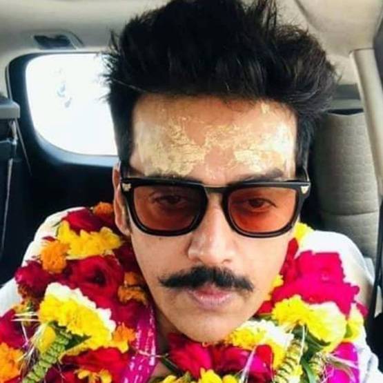 नहीं ये फिल्म सेट नहीं, गोरखपुर में रवि किशन के नामांकन की तैयारी है