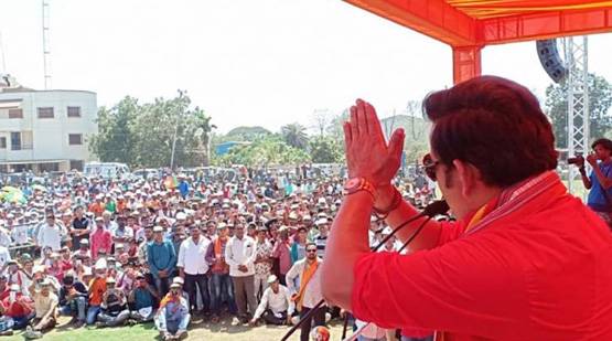 नहीं ये फिल्म सेट नहीं, गोरखपुर में रवि किशन के नामांकन की तैयारी है