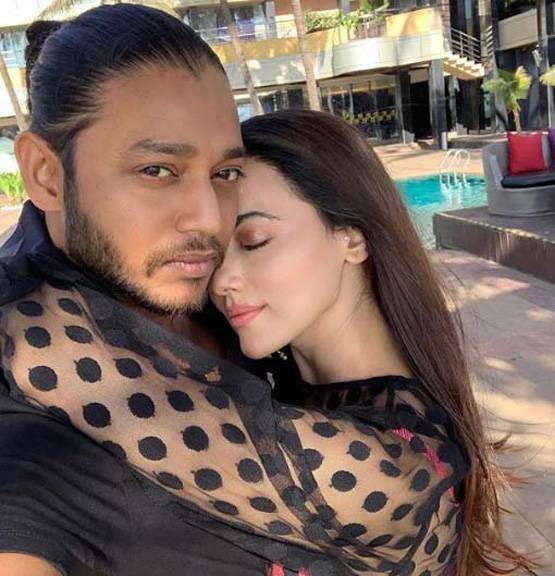 सना खान ने मेल्विन लुइस के साथ स्वीकारा रिश्ता, कहा- बढ़ रहा है प्यार