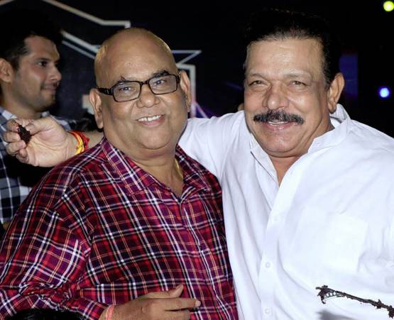 सतीश कौशिक की बर्थडे बैश, रवि किशन समेत पहुंचे कई स‍ितारे