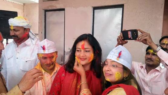 फैशन डिजाइनर शालिनी यादव देंगी वाराणसी में मोदी को टक्कर