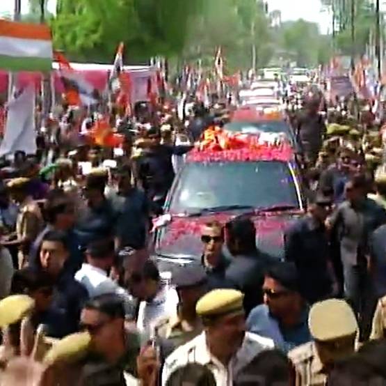 सोनिया गांधी ने भरा पर्चा, प्रियंका के बेटे रेहान भी दिखे साथ