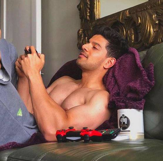 बॉलीवुड के वो सितारे जिन पर रियल लाइफ में लग चुका है 'कलंक'