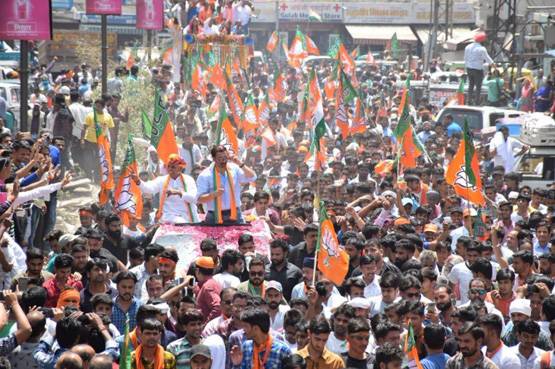 बाड़मेर में बीजेपी के सनी देओल का पहला रोड शो, सड़क पर भीड़ ही भीड़