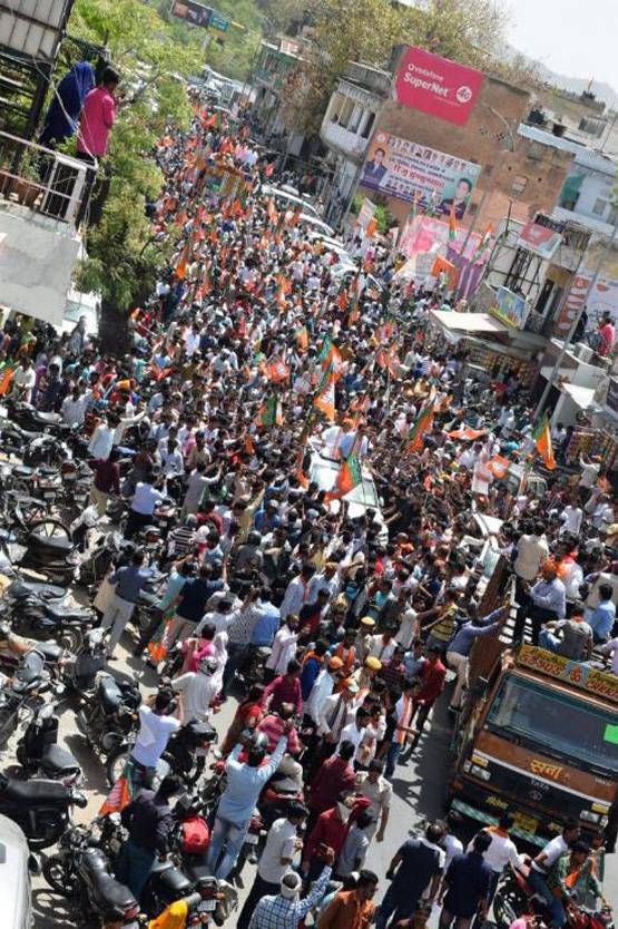 बाड़मेर में बीजेपी के सनी देओल का पहला रोड शो, सड़क पर भीड़ ही भीड़